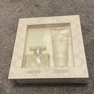 Coach Signature Eau De Parfum Spray & Body Lotion Gift Set